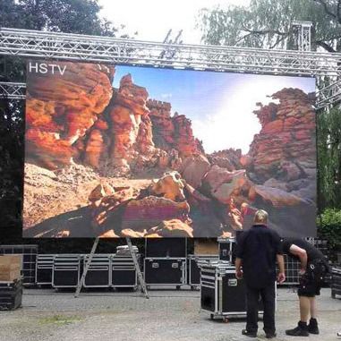 Display a LED a colori fissi P 3.91 con design elegante e leggero
