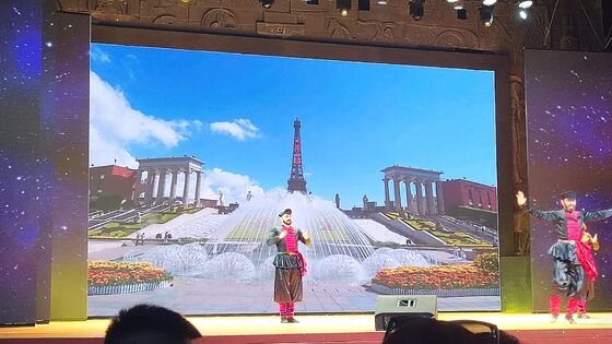 Schermo LED video da esterno con pixel pitch P2.97mm, impermeabile IP65 e frequenza di aggiornamento 3840-7680Hz per eventi a noleggio