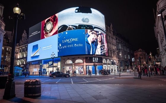 Display LED per esterni P3 montato a parete Immersive